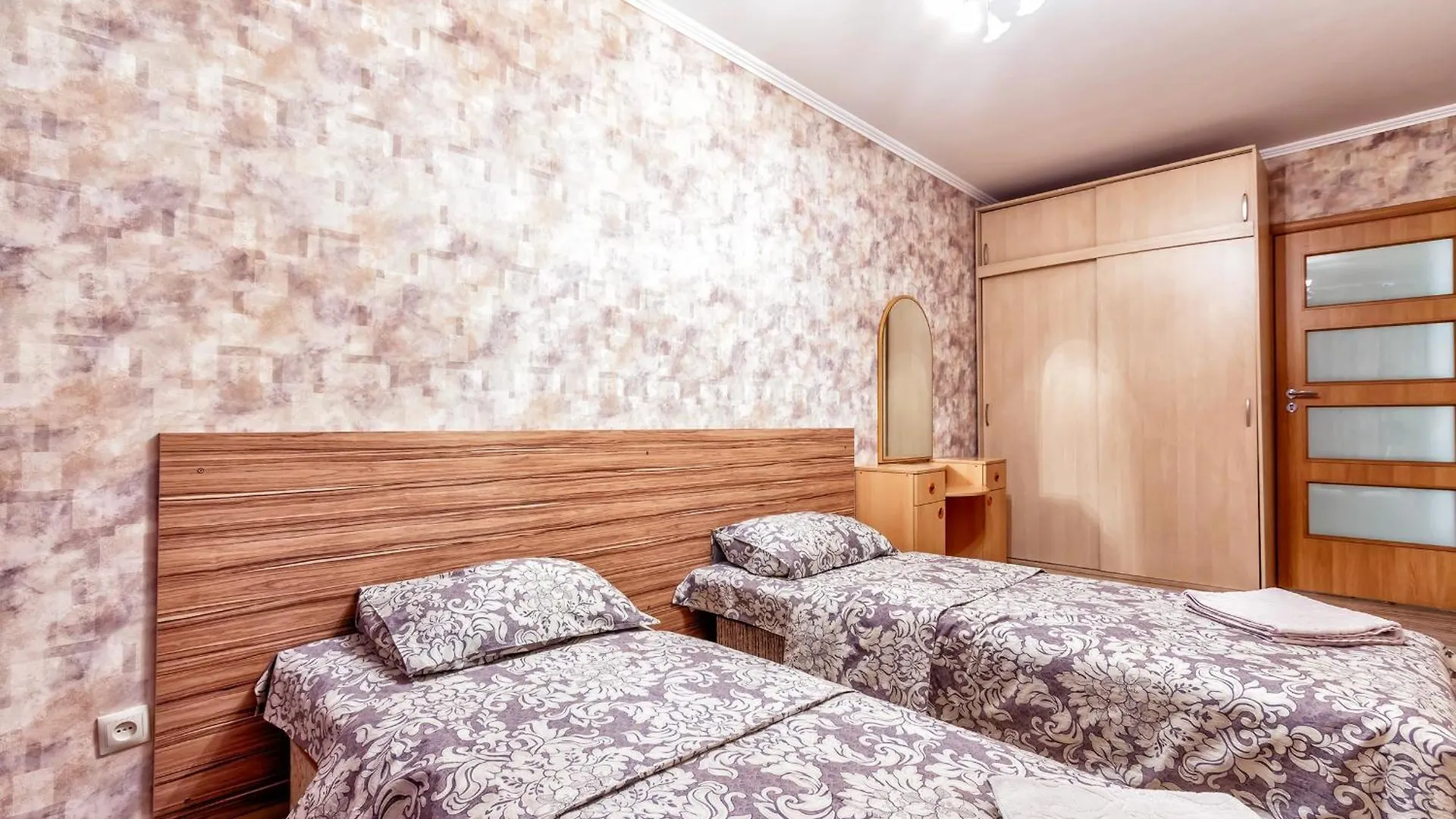 Arbat 2 Area - Traveler'S Choice In The City Center Almatı